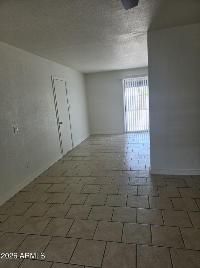 Building Photo - 35 E Fairmont Dr