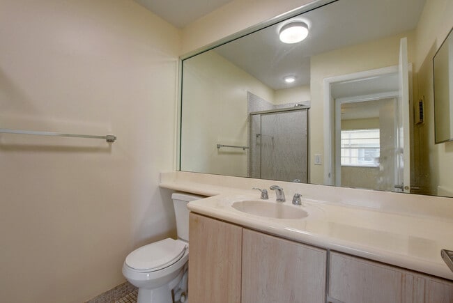 Building Photo - 127 Burgundy B