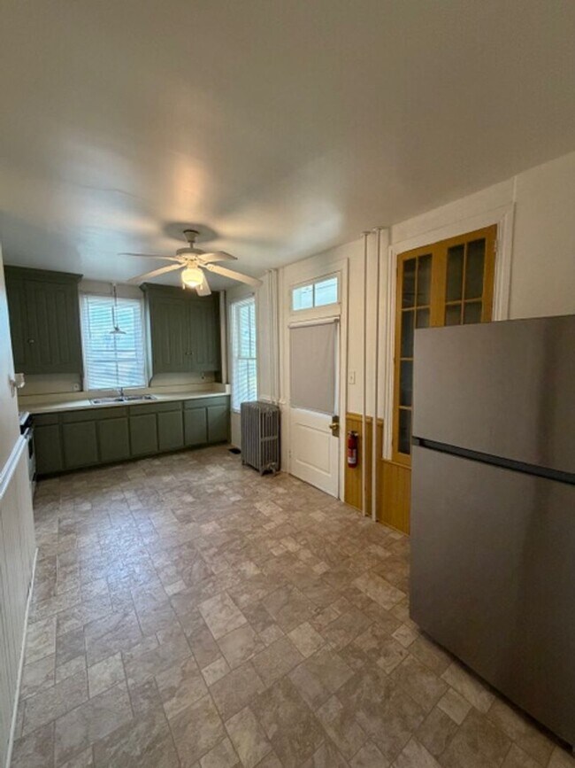 Building Photo - 1424 W Philadelphia St