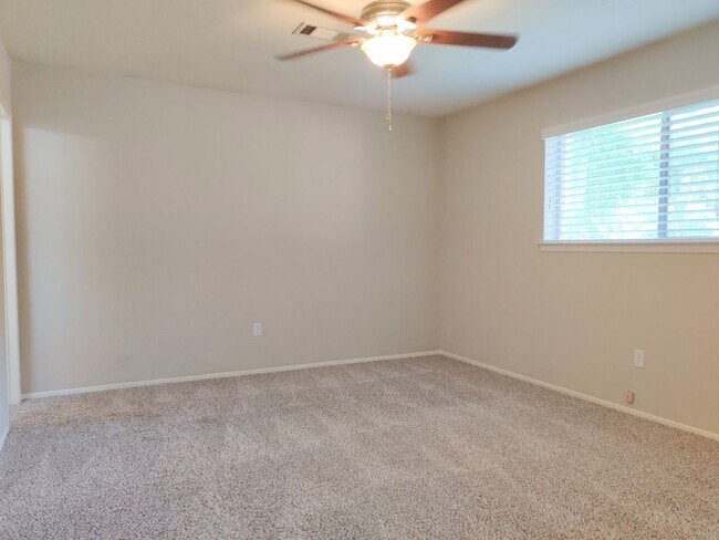 Building Photo - 1914 Seakale Ln