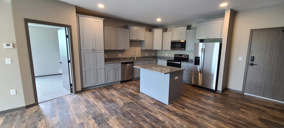 Building Photo - Riverside Flats of Melrose