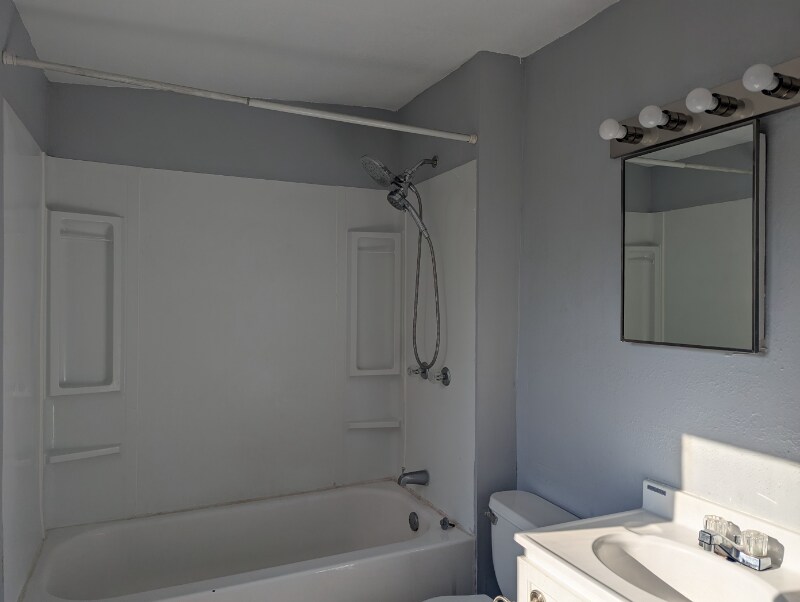 Building Photo - 2707 W 1st St