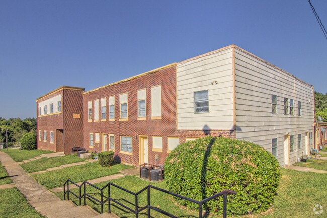 Primary Photo - Landmark Apartments