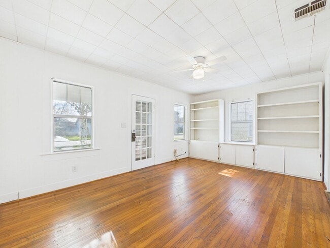 Building Photo - 714 St Thomas St