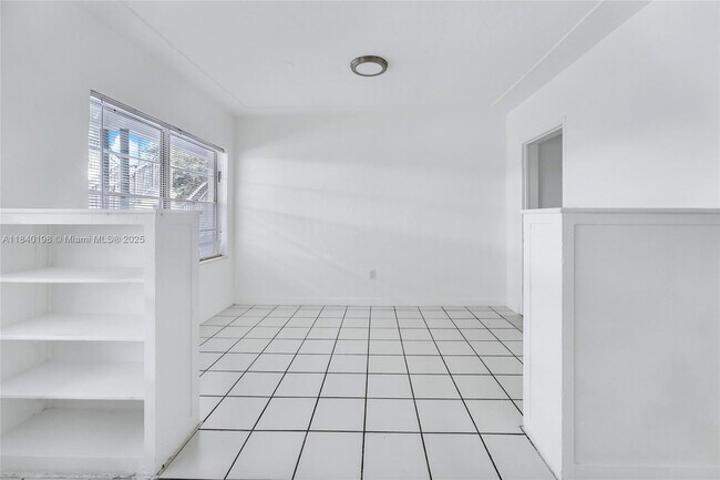 Building Photo - 966 Biarritz Dr