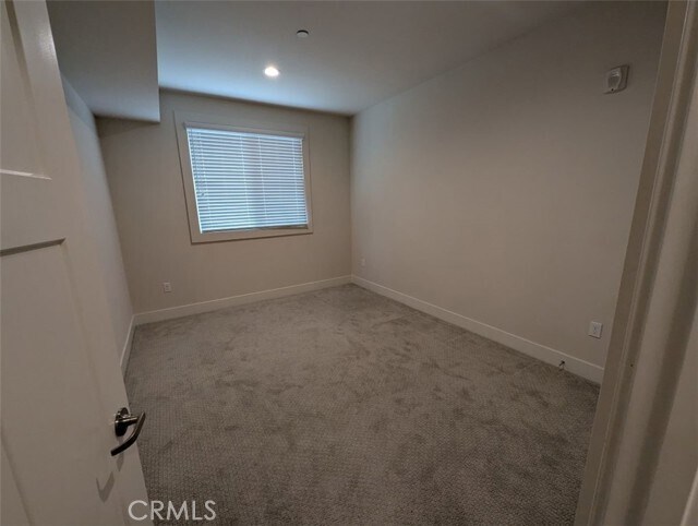 Building Photo - 627 Deep Valley Dr
