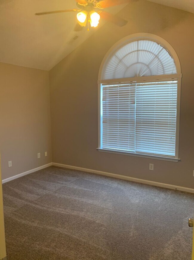 Building Photo - 6216 Castlebrooke Ln