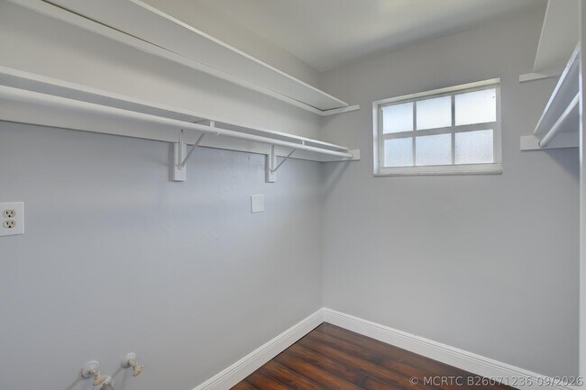 Building Photo - 600 SW 15th St