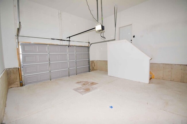 Building Photo - 438A Redwood Ave