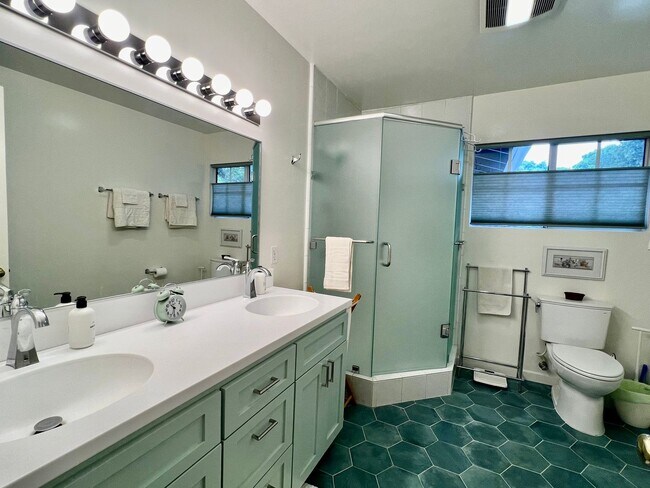 Building Photo - Beautifully Furnishee 2 bedroom, 2 bathroom Home