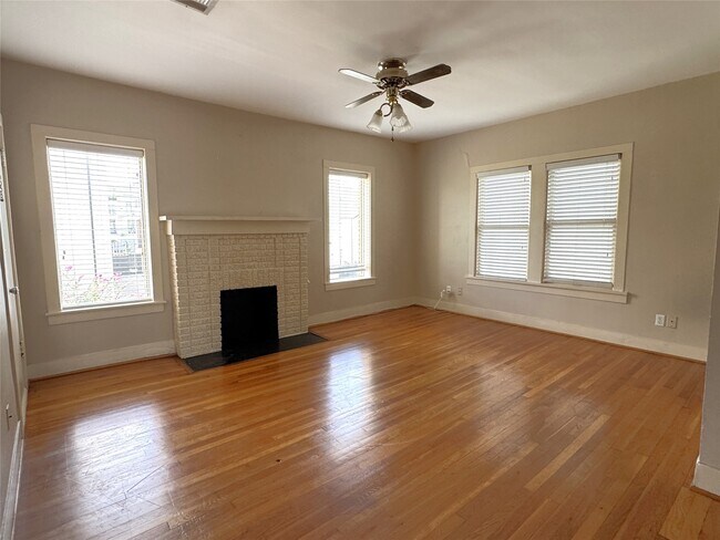 Building Photo - 302 W Saulnier St