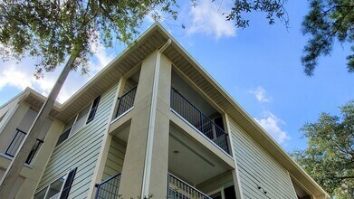 Building Photo - FOR RENT 1 bed 1 bath upper floor with bal...