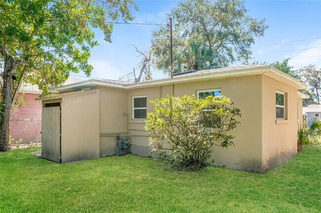 Building Photo - 2227 17th Ave S