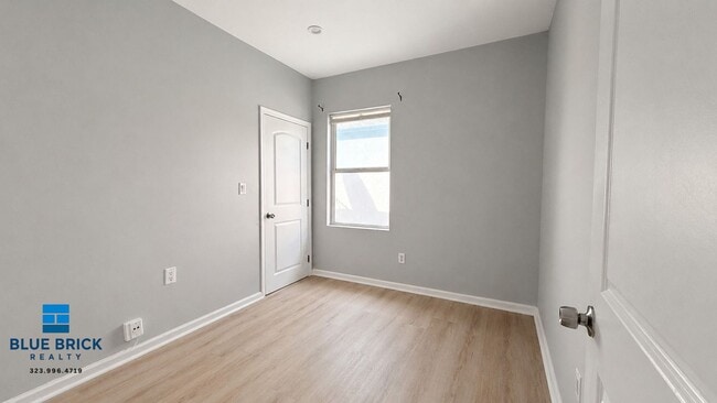 Building Photo - 1242 W 93rd St