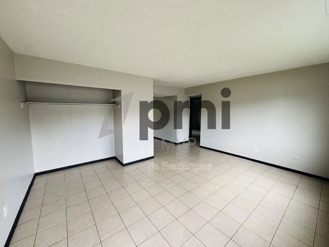 Building Photo - 828 Whitethorne Ave