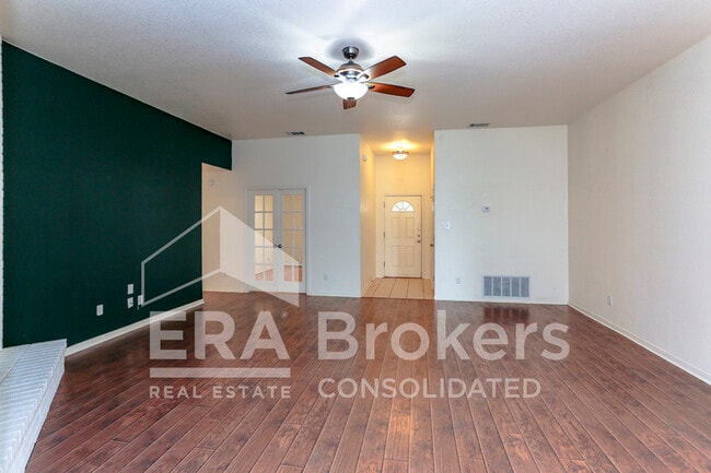 Building Photo - 2802 Southwood Dr