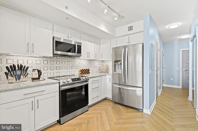 Building Photo - 631 D St NW