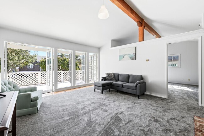 Building Photo - Furnished Balboa Peninsula Point Cottage Home | Available November 1st – April 30th
