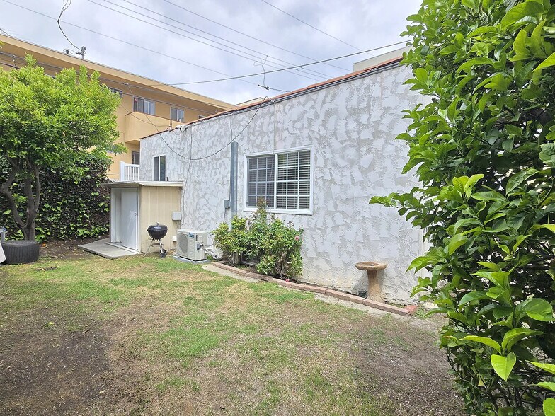 backyard - 1041 N Edinburgh Ave