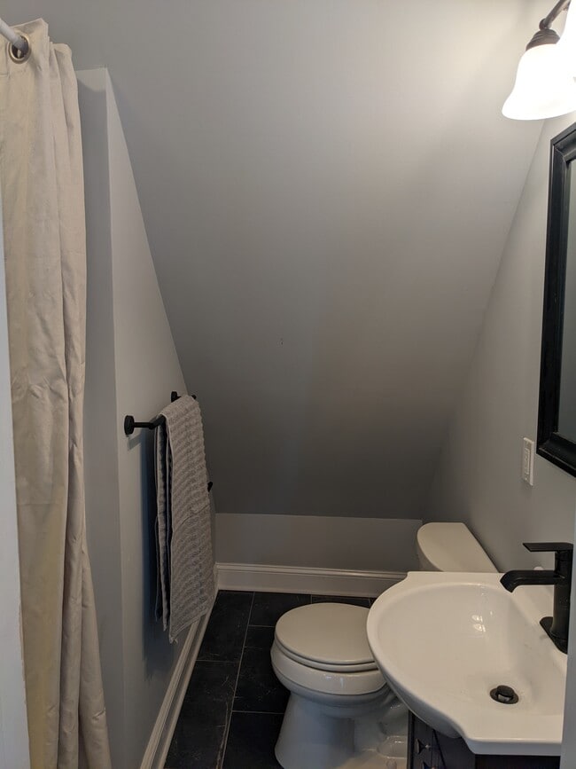 Building Photo - 171 Lincoln St