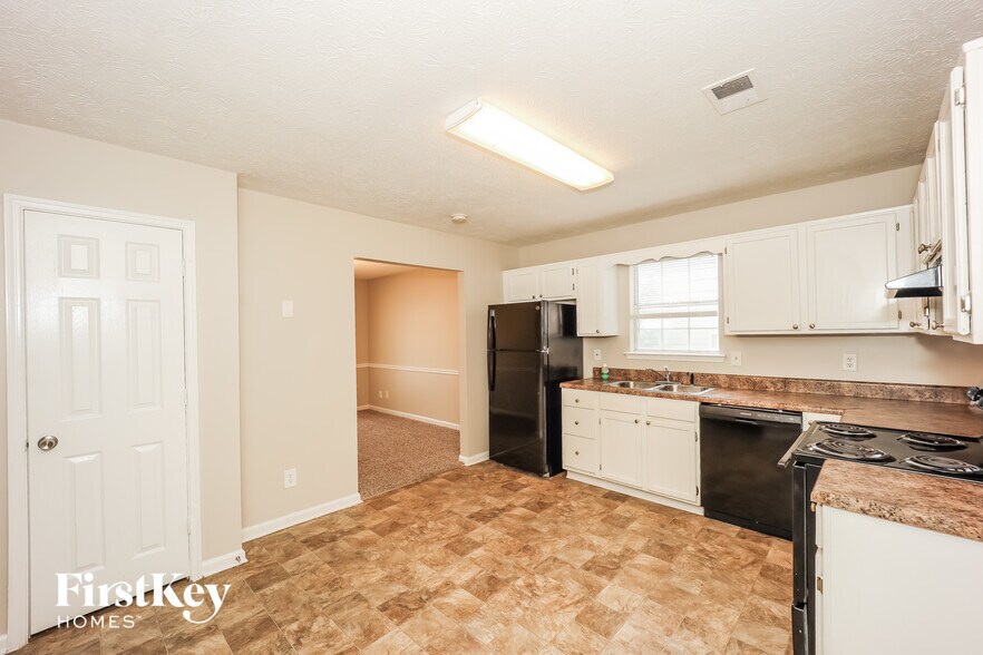 Building Photo - 6493 Pine Bark Ct