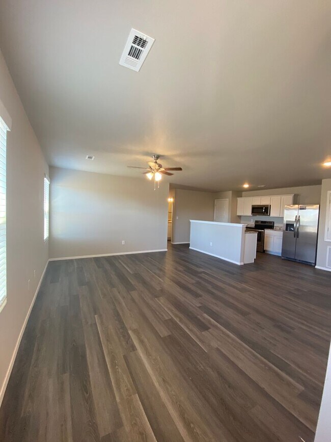 Building Photo - 503 W Loren Dr