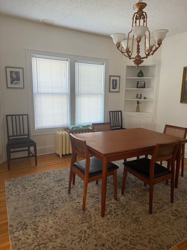 Building Photo - 1067-1069 Saint Clair Avenue