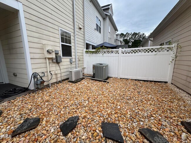 Building Photo - 1045 Philpott Dr