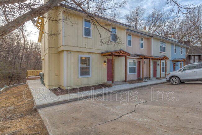 Building Photo - 644 Earthside Dr