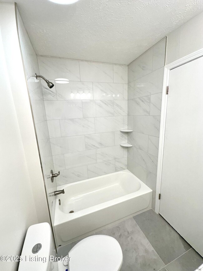 Building Photo - 6203 Lynnchester Dr
