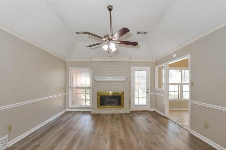 Building Photo - 951 Cully Rd