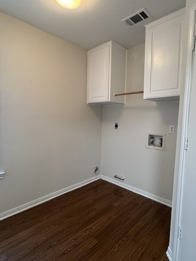 Building Photo - 1515 Mountain Laurel Dr
