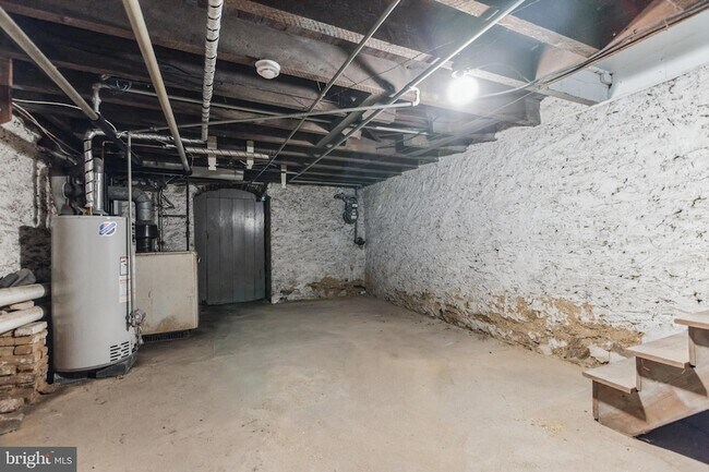 Building Photo - 427 Ripka St