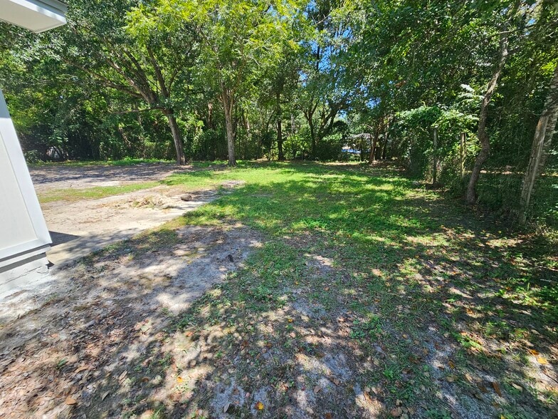 Building Photo - 1150 Hawthorn Dr