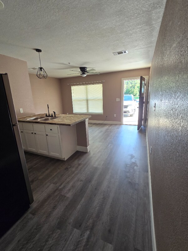 Building Photo - 2015 E Canal St