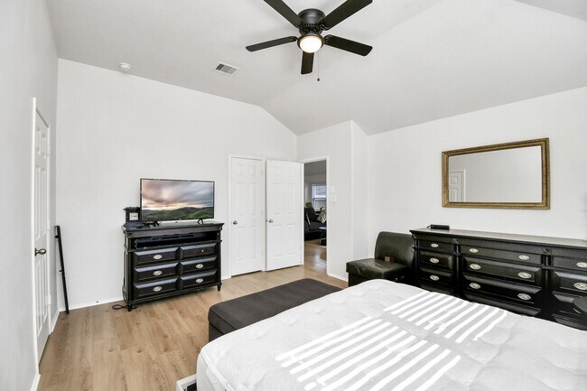 Building Photo - 19931 Roycroft Ln