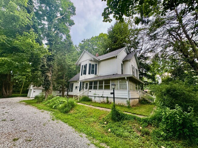Building Photo - 4550 E Ooley Ave