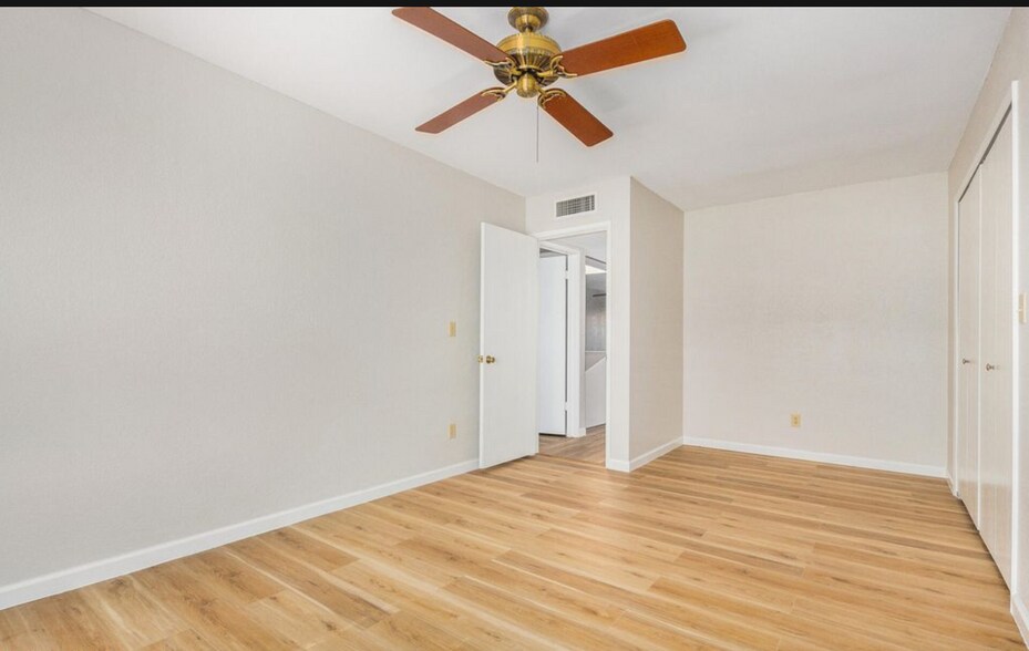 Building Photo - 4482 W Palmaire Ave