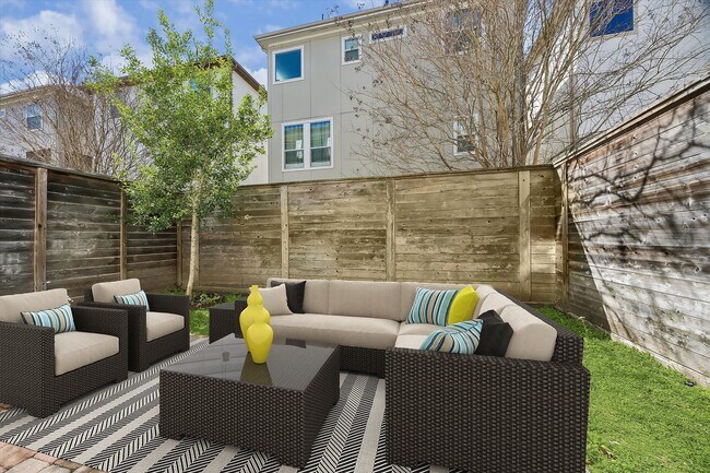 Building Photo - 2016 Covent Garden Station