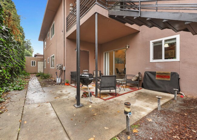 Building Photo - 718 N Floral St