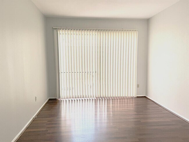 Building Photo - 11633 Village Pl Dr