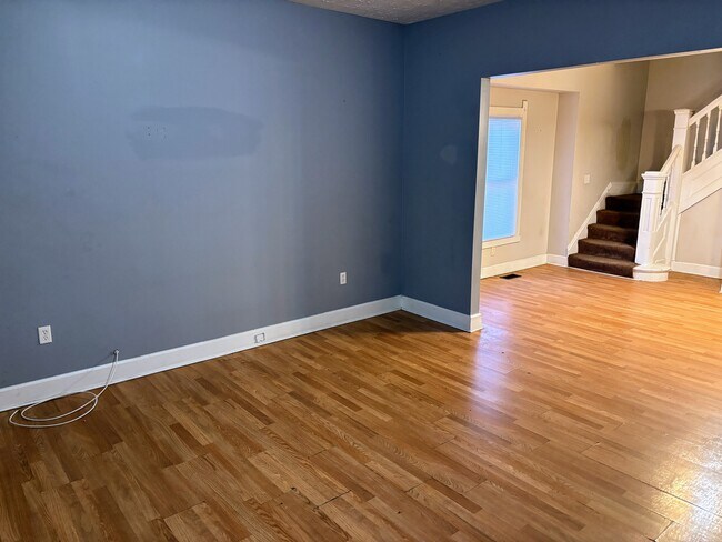 Building Photo - 2307 N Kenwood Ave