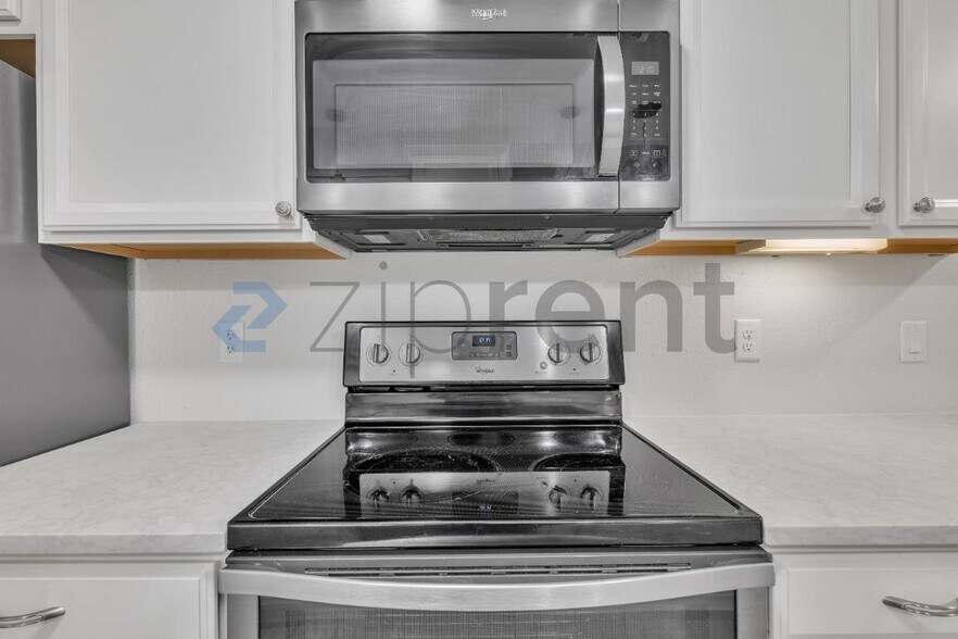 Building Photo - Unit