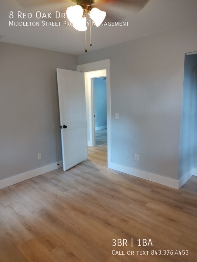 Building Photo - 8 Red Oak Dr