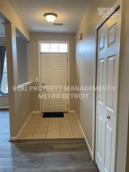 Building Photo - 1852 Flagstone Cir