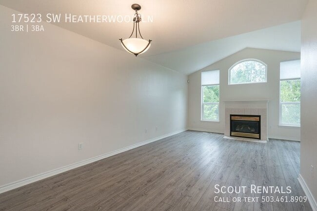 Building Photo - Spacious Sherwood Townhouse!