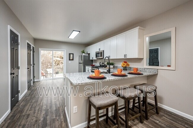 Building Photo - 554 Frayne St