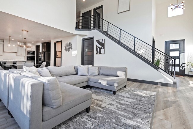 Building Photo - 423 W Red Wolf Dr