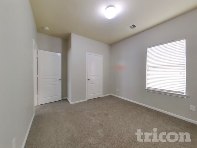 Building Photo - 2122 Hackberry Bank Ln