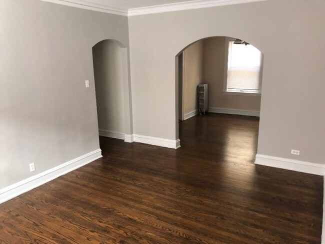 Building Photo - 1 bedroom in CHICAGO IL 60626
